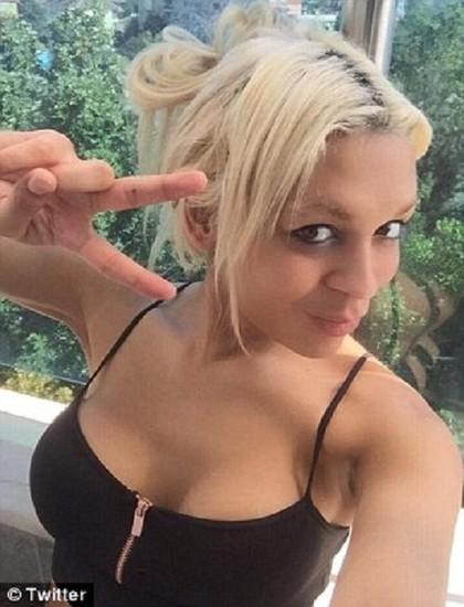 塔拉·赫德森自拍照。