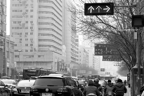 新交規(guī)“黃恐”引發(fā)擁堵？ 這個真的有！