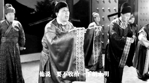 微電影中，“權(quán)貴人士”對“胡永明”多加陷害 視頻截圖