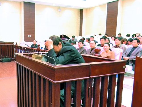 庭審中，楊某一直沒有抬頭。