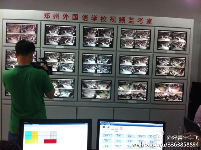 在鄭州外國語中學監(jiān)控室，映象網(wǎng)記者看到，各考點秩序井然。