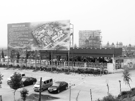 6月7日，龍華歡樂園“佛像”頭部已經(jīng)被取下