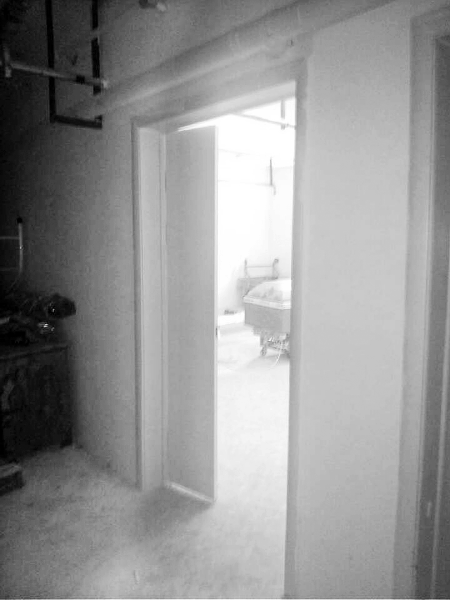 原有的太平間被扒了，又新建了一個