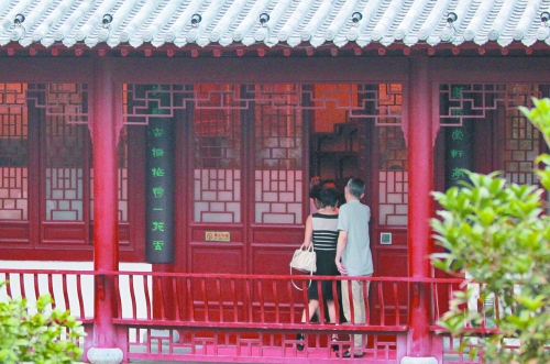 食客進(jìn)門。