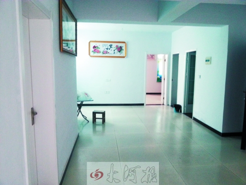 入住的居民說(shuō),這套廉租房面積超過(guò)100平方米。