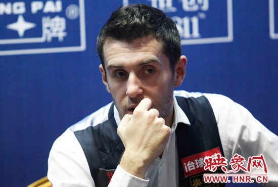 塞爾比在結(jié)束采訪時(shí)，情緒很低落