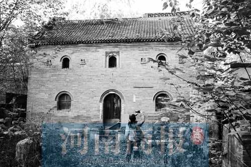 花五松的老宅里，還有祖上留下的牌位