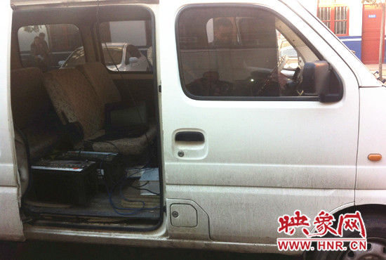 一天面包車和一臺電腦一個主機(jī)便能完成50萬條的垃圾短信發(fā)送量