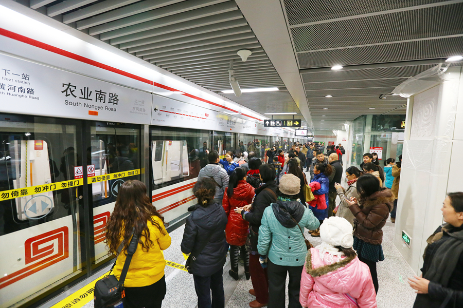 乘坐地鐵出行如今已成為市民青睞的方式 乘坐地鐵出行如今已成為市民青睞的方式