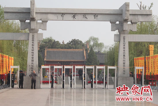 大典入口安檢嚴(yán)格。