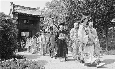 5月1日,大型實(shí)景劇《慈禧駕臨康百萬(wàn)莊園》將在鞏義康百萬(wàn)莊園首演。