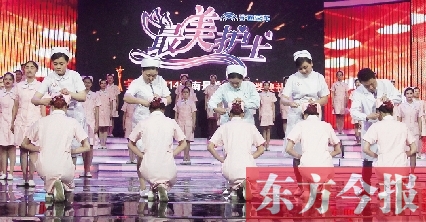 5月6日，“最美護(hù)士”的獲獎(jiǎng)?wù)呓o新護(hù)士授帽