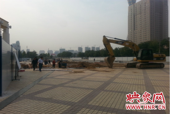 隴海路朝鳳路等三個(gè)站點(diǎn)已經(jīng)實(shí)施圍擋。