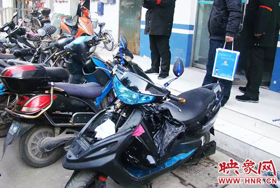 被撬的電動車。