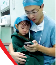 對于網(wǎng)友的點贊，石醫(yī)生說，是孩子太可愛了，所以照片才得到這么多贊美。圖片來自網(wǎng)絡。