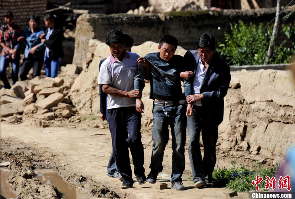 甘肅定西地震：岷縣永光村救援現(xiàn)場(chǎng)直擊