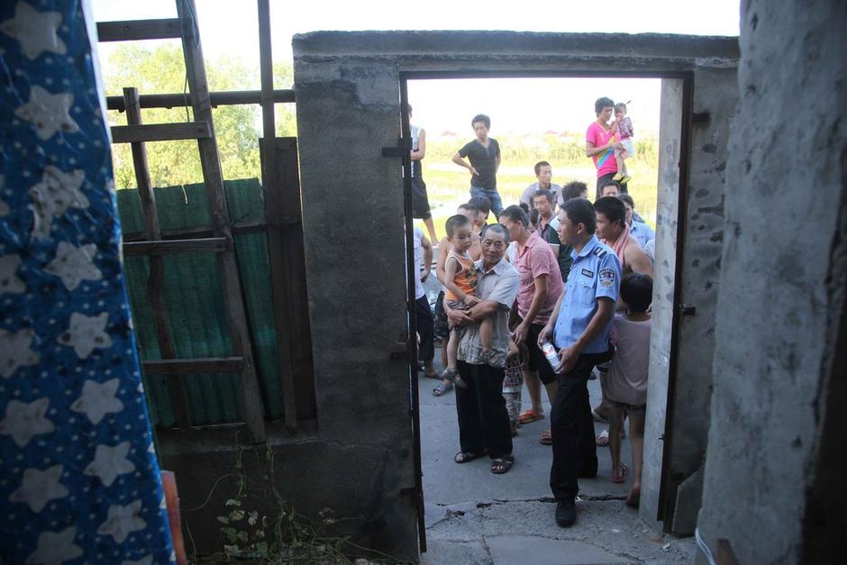 2013年08月06日消息，浙江省嘉興市秀洲區(qū)油車港鎮(zhèn)濮家灣村蠟燭浜一帶，是典型的城中村。村中農(nóng)民房被分隔成許多間出租給附近打工者。