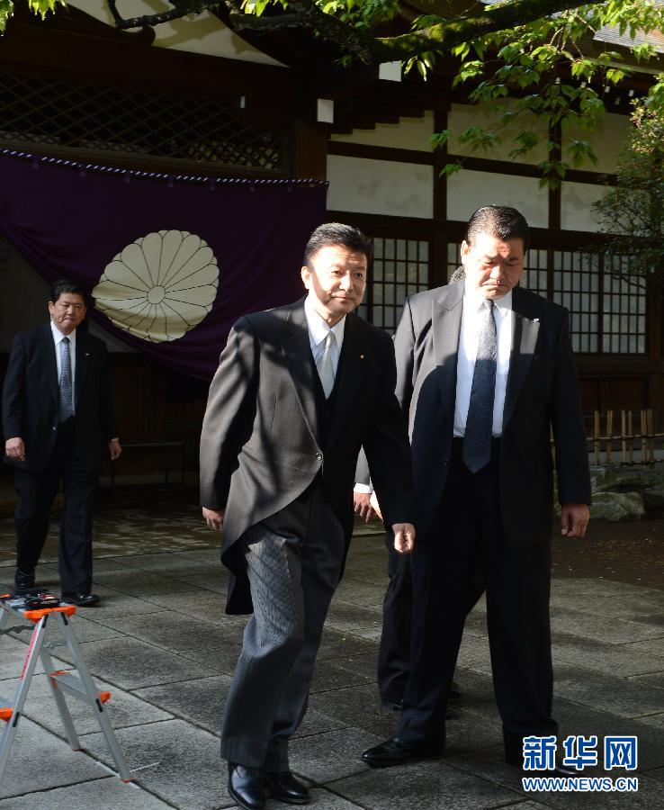 日本總務(wù)大臣和上百名國(guó)會(huì)議員參拜靖國(guó)神社