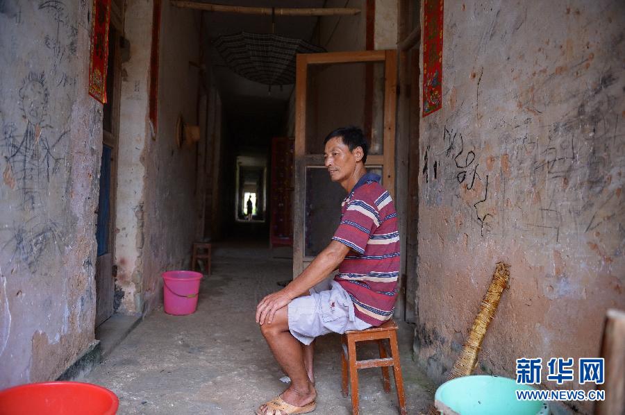 農(nóng)場(chǎng)棚戶區(qū)的最后留守家庭：留下的是回憶，迎來的是幸福