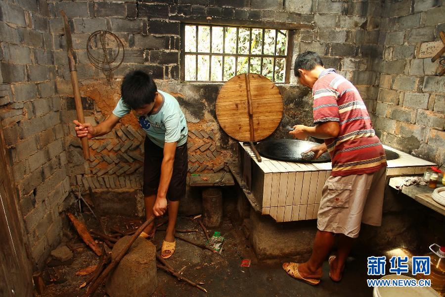 農(nóng)場(chǎng)棚戶區(qū)的最后留守家庭：留下的是回憶，迎來的是幸福