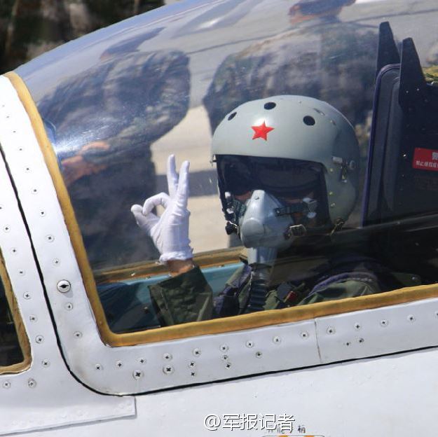 中國(guó)殲擊機(jī)女飛行員