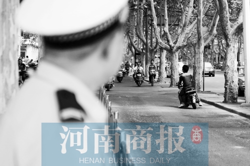 有警察，趕緊掉頭！