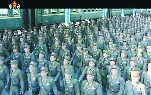 約2萬名朝鮮朝鮮人民軍基層軍官近日陸續(xù)抵達平壤，準備出席軍方大會。