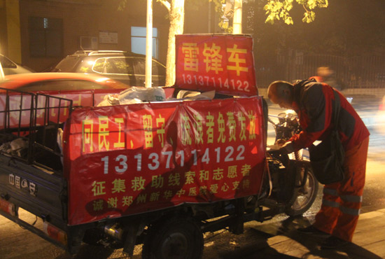 鄭州繁華的夜晚很美，但孫德坤卻無暇享受