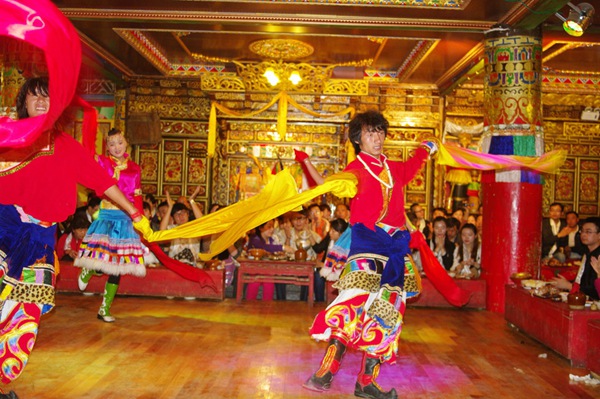 香格里拉導(dǎo)游:不交錢刀架脖子上 香格里拉導(dǎo)游:不交錢刀架脖子上