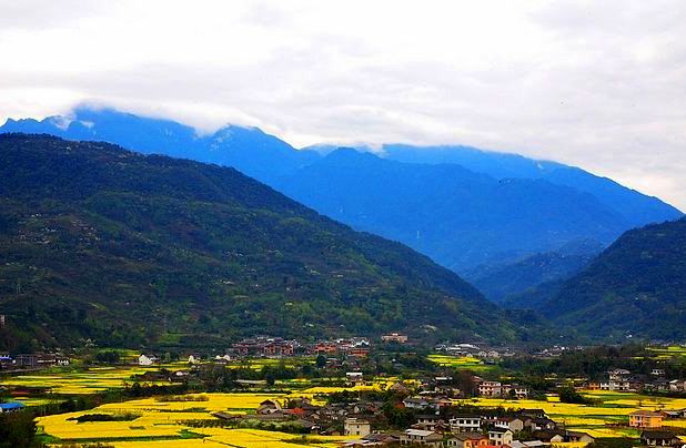 麻辣冬日二三五，芳菲三月看峨眉