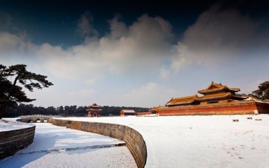 厚厚的積雪，萬籟俱寂