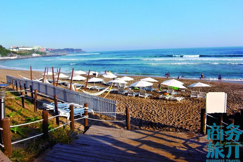 有一段偶來小路經(jīng)過新羅酒店所在的沙灘。