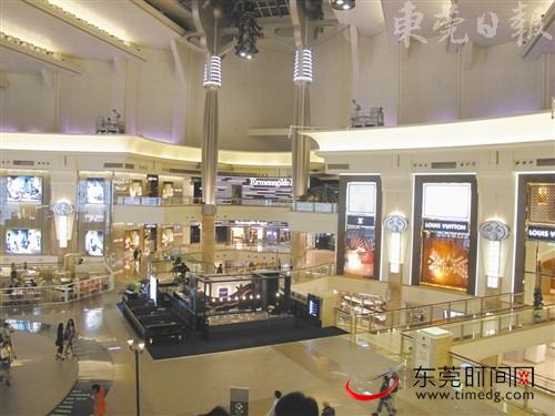 101大廈里的購物廣場(chǎng)