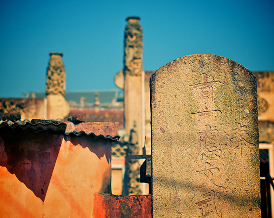 龍巖上杭文廟、門前有碑石挺立