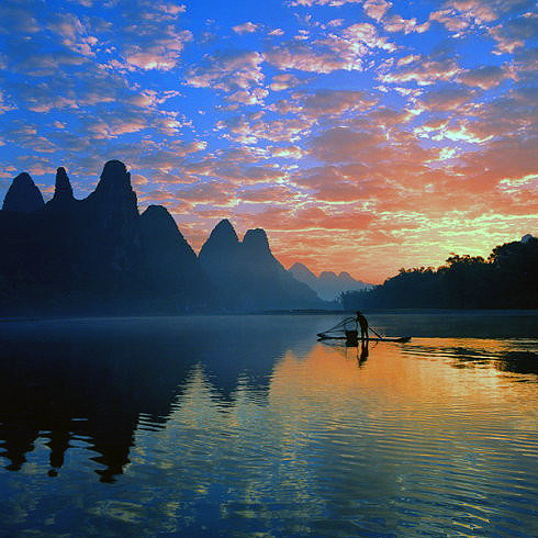 在這里就推薦幾天經(jīng)典的徒步路線。