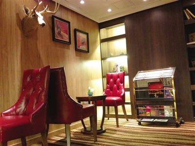 　　28平方米的豪華標(biāo)準(zhǔn)間設(shè)施齊全。