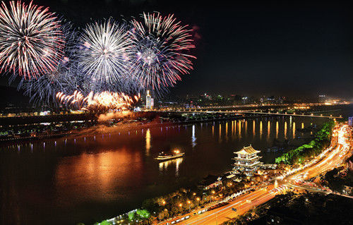 長(zhǎng)沙每周末例行的煙花表演