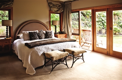 酒店住宿頗具特色,窗外就是 新西蘭的美麗景色。