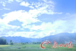 途中的大河煙波浩渺。