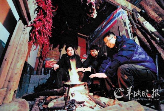 　　在土家人吊腳樓小住的那個夜晚,讓我想起了外婆家。