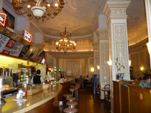 尋找紐約時(shí)代廣場最好的地方小吃