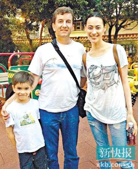 今年6月，梁洛施素顏返澳門探親。