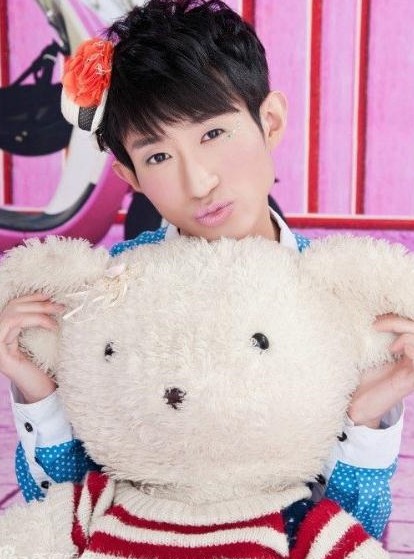 “粉紅哥”畢然寫真。