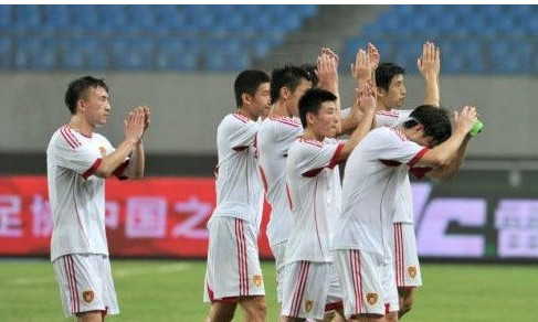 國足1：5恥敗泰國隊。