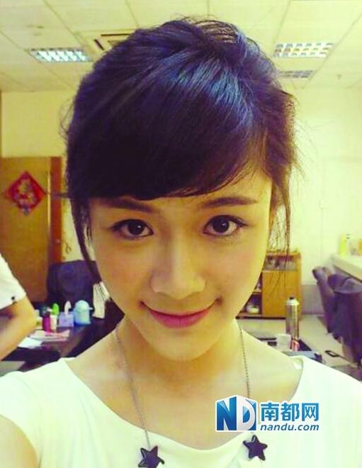 走紅網(wǎng)絡(luò)后私房照流出。