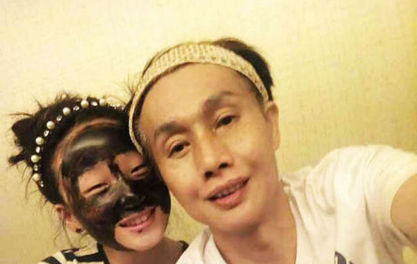 據(jù)悉，2011年，鄧建國在廣州舉行婚禮迎娶90后“干女兒”黃梓琪。