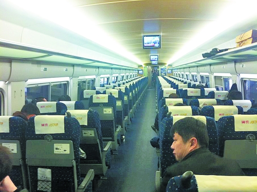 　春運(yùn)頭兩天，部分高鐵上座率并不高。
