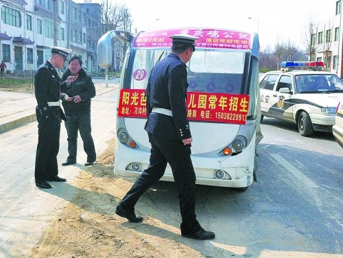 鄭州查處違法營運(yùn)觀光車 每名駕駛員罰扣12分