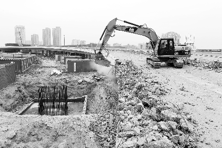 昨日，這座立交橋開始正式拆除