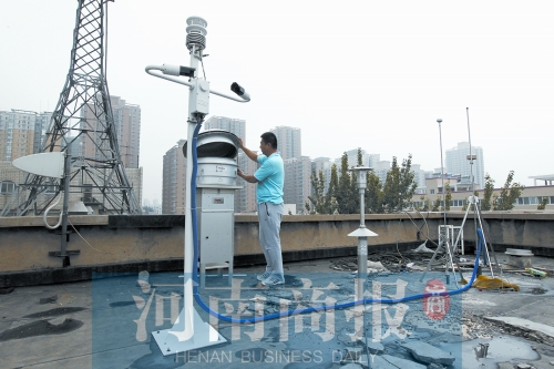 鄭州灰霾監(jiān)測站正在調(diào)試，預計9月將正式投入使用 記者 鄧萬里/攝